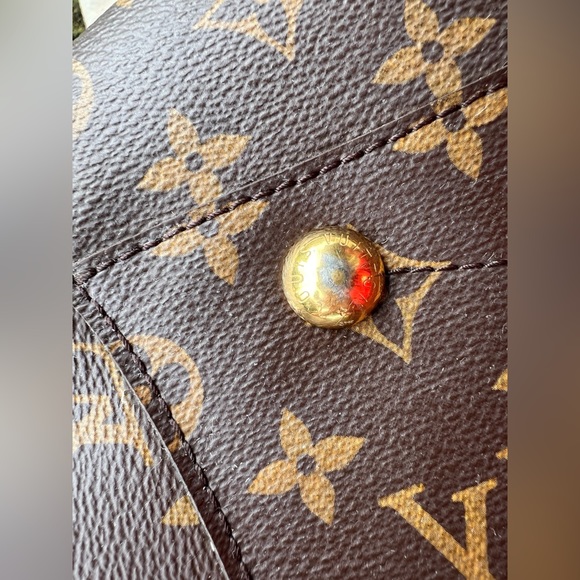 LOUIS VUITTON
Monogram Montaigne BB - Picture 9 of 15